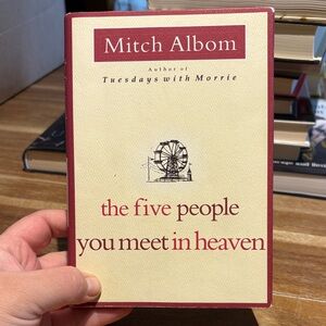 Mitch Albom — The Five People You Meet in Heaven (Cream & Burgundy)